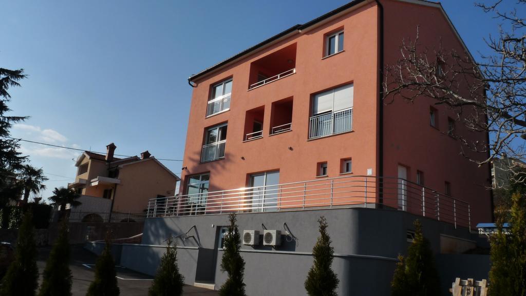 Sandra With Free Private Parking Rijeka