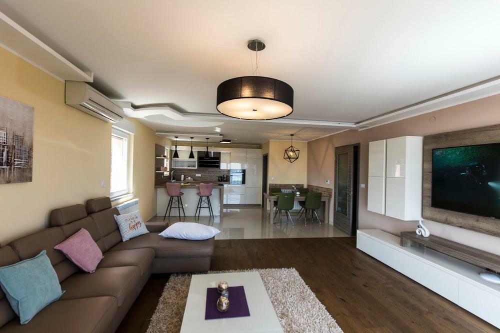 Apartment Sandra With Free Private Parking