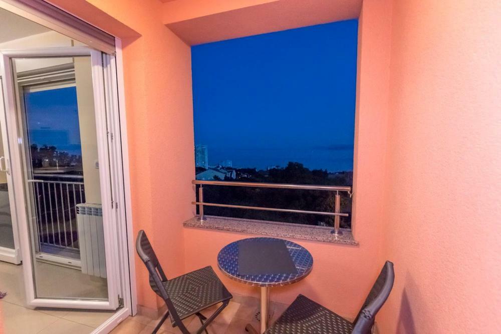 Sandra With Free Private Parking Apartment *