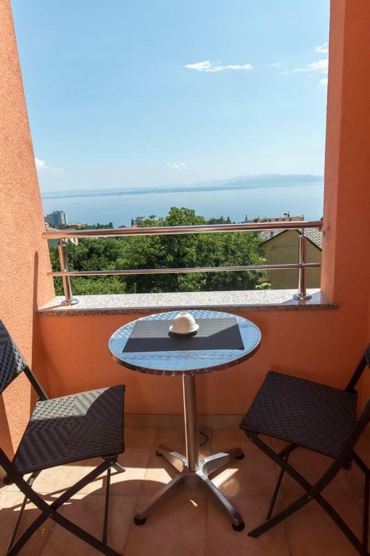 Sandra With Free Private Parking Apartment