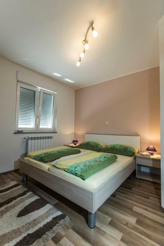 Sandra With Free Private Parking Apartment