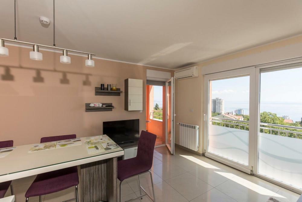 Sandra With Free Private Parking Apartment *
