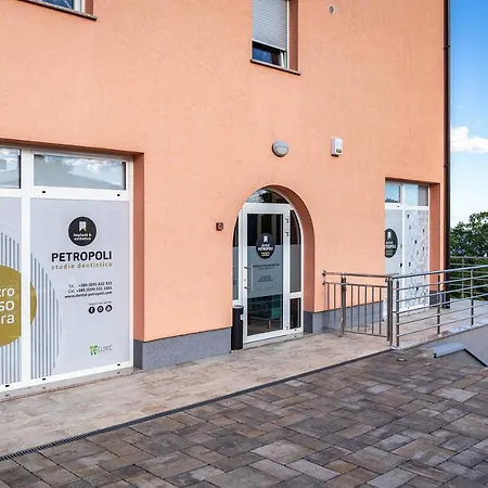 Apartments Sandra With Free Private Parking Rijeka Exterior photo