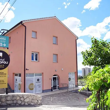 Apartments Sandra With Free Private Parking Rijeka Exterior photo