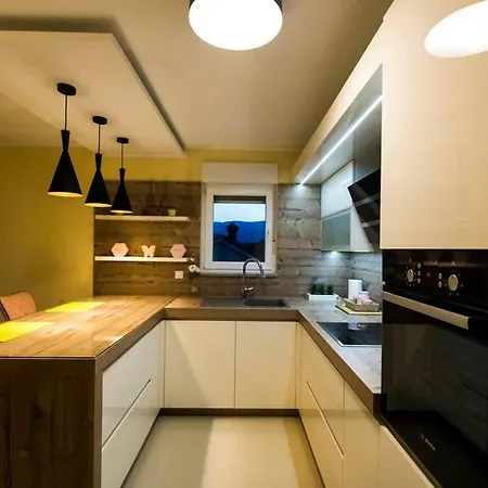 Apartments Sandra With Free Private Parking Rijeka Exterior photo