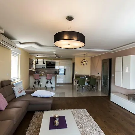 Apartments Sandra With Free Private Parking Rijeka Exterior photo
