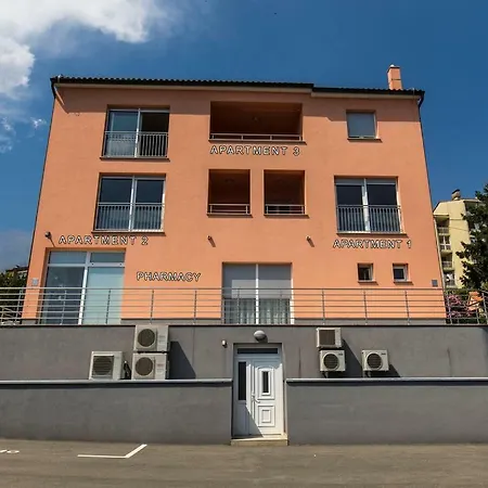 Apartments Sandra With Free Private Parking Rijeka Exterior photo