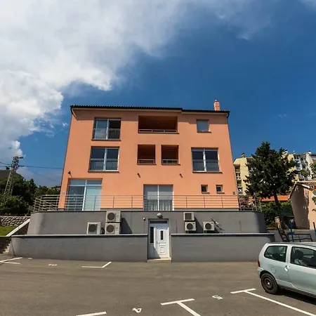 Apartments Sandra With Free Private Parking Rijeka Exterior photo
