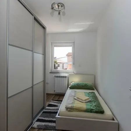 Apartments Sandra With Free Private Parking Rijeka Exterior photo