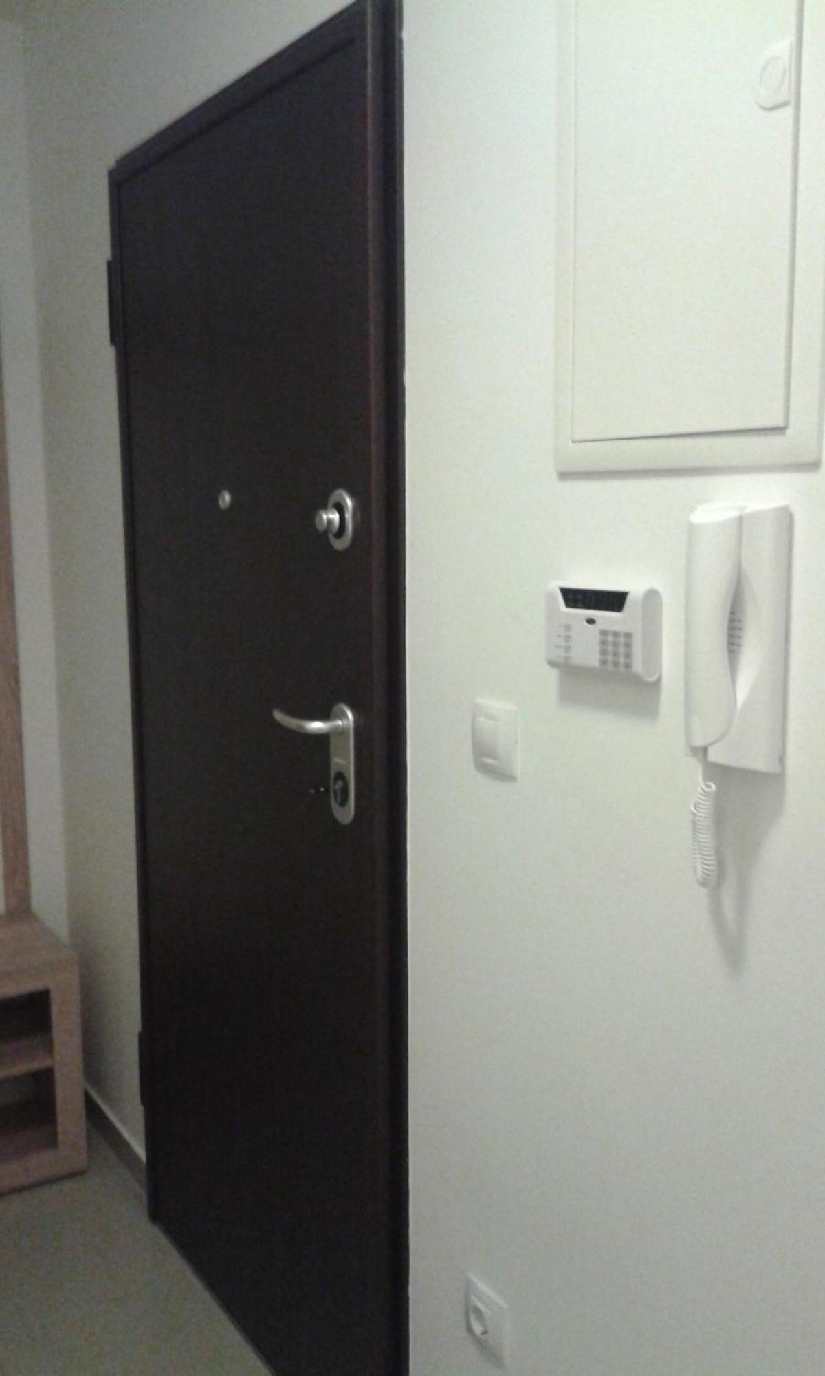 Sandra With Free Private Parking Apartmán