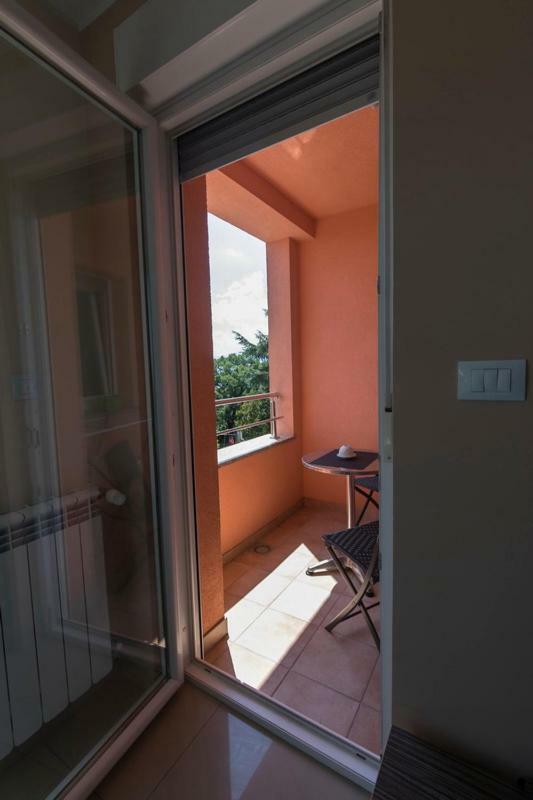 Sandra With Free Private Parking Apartmán