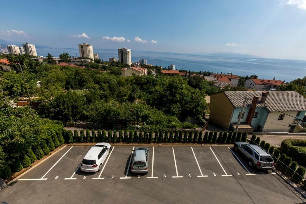 Sandra With Free Private Parking *